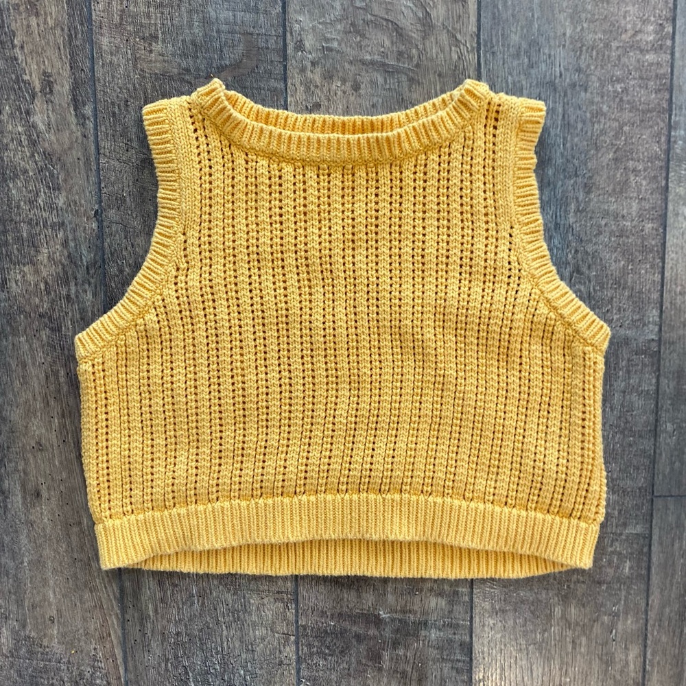 levi’s crochet cropped sweater tank in yellow
